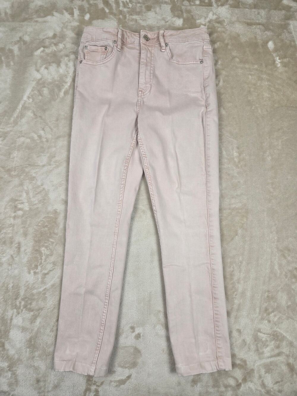 Calvin Klein women's straight-leg cropped jeans in a soft Rose Quartz pink hue
